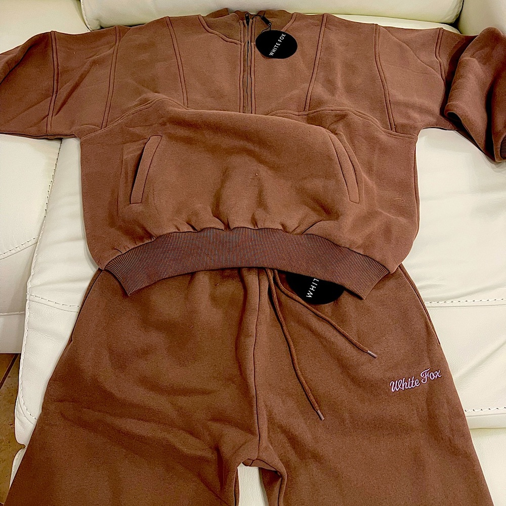 While fox chocolate Brown set